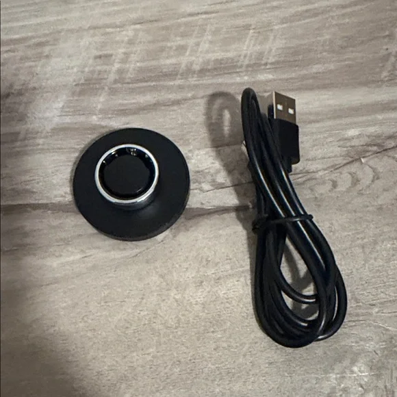 Oura Ring Generation 3 Size 10, Silver w/ Charging Dock - Picture 3 of 8